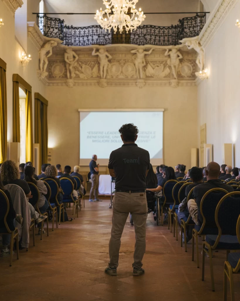 Riccardo Marangoni racconta la storia di BMP sul palco dell’evento aziendale